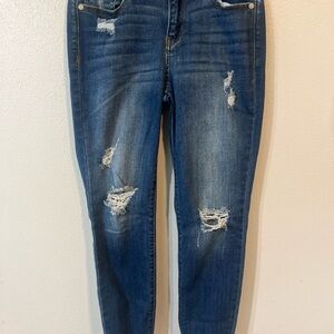 Judy Blue Distressed Boyfriend Crop fit‎  Blue Jeans